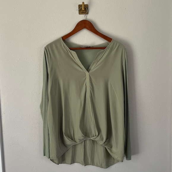 Lola & Sophie Seafoam Green Blouse Size Medium - Picture 13 of 13